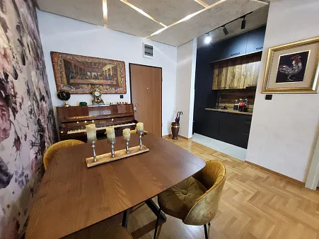 Apartment mit zwei Schlafzimmern und einem Garagenplatz in Budva